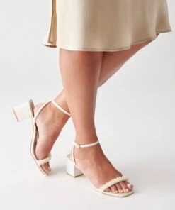 ZALIMA HEELS VANILLA PEARLS(Zalima Heels In Vanilla Pearls) -Dolce Vita Shop DOLCEVITA HEELS ZALIMA VANILLA PEARLS ONFOOT 01