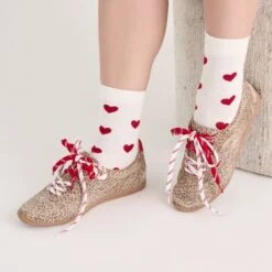 HEARTS CREW SOCKS WHITE RED(Hearts Crew Socks White Red) -Dolce Vita Shop DOLCEVITA HOISERY SOCKS ONFOOT 05