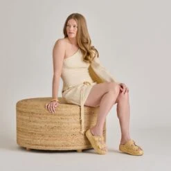 FALYN SANDALS LT NATURAL WOVEN RAFFIA(Falyn Sandals Lt Natural Woven Raffia) -Dolce Vita Shop DOLCEVITA SANDALS FALYN LTNATURALWOVENRAFFIA ONFOOT 01