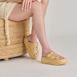 FALYN SANDALS LT NATURAL WOVEN RAFFIA(Falyn Sandals Lt Natural Woven Raffia) -Dolce Vita Shop DOLCEVITA SANDALS FALYN LTNATURALWOVENRAFFIA ONFOOT 02