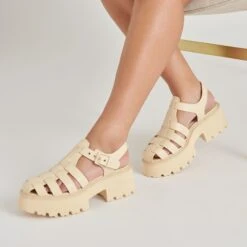 LASLY TONAL SANDALS LIGHT YELLOW LEATHER(Lasly Tonal Sandals Light Yellow Leather) -Dolce Vita Shop DOLCEVITA SANDALS LASLYTONAL LIGHTYELLOWLEATHER ONFOOT 02