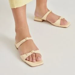 LAVERN SANDALS LIGHT YELLOW CRINKLE PATENT(Lavern Sandals Light Yellow Crinkle Patent) -Dolce Vita Shop DOLCEVITA SANDALS LAVERN LIGHTYELLOWLEATHER ONFOOT 01