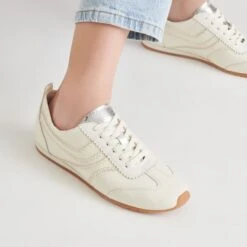 DELANY SNEAKERS OFF WHITE LEATHER(Delany Sneakers Off White Leather) -Dolce Vita Shop DOLCEVITA SNEAKERS DELANY OFFWHITELEATHER ONFOOT 02