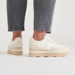 JAYNE SNEAKERS IVORY NUBUCK(Jayne Sneakers Ivory Nubuck) 18 JAYNE SNEAKERS IVORY NUBUCK(Jayne Sneakers Ivory Nubuck) -Dolce Vita Shop DOLCEVITA SNEAKERS JAYNE IVORYNUBUCK ONFOOT 02