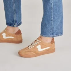 NOTICE SNEAKERS BROWN SUEDE(Notice Sneakers Brown Suede) 26 NOTICE SNEAKERS BROWN SUEDE(Notice Sneakers Brown Suede) -Dolce Vita Shop DOLCEVITA SNEAKERS NOTICE BROWNSUEDE ONFOOT 01