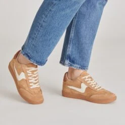 NOTICE SNEAKERS BROWN SUEDE(Notice Sneakers Brown Suede) 21 NOTICE SNEAKERS BROWN SUEDE(Notice Sneakers Brown Suede) -Dolce Vita Shop DOLCEVITA SNEAKERS NOTICE BROWNSUEDE ONFOOT 02