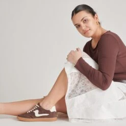 NOTICE SNEAKERS DK BROWN SUEDE(Notice Sneakers Dk Brown Suede) -Dolce Vita Shop DOLCEVITA SNEAKERS NOTICE DKBROWNSUEDE ONFOOT 02