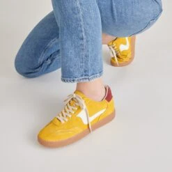 NOTICE SNEAKERS MUSTARD SUEDE(Notice Sneakers Mustard Suede) -Dolce Vita Shop DOLCEVITA SNEAKERS NOTICE MUSTARDSUEDE ONFOOT 04