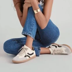 REBEL SNEAKERS WHITE BLACK LEATHER(Rebel Sneakers White Black Leather) -Dolce Vita Shop DOLCEVITA SNEAKERS REBEL WHITE BLACKLEATHER ONFOOT 02