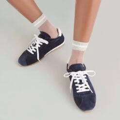 SERINA SNEAKERS NAVY SUEDE(Serina Sneakers Navy Suede) -Dolce Vita Shop DOLCEVITA SNEAKERS SERINA NAVYSUEDE ONFOOT 02