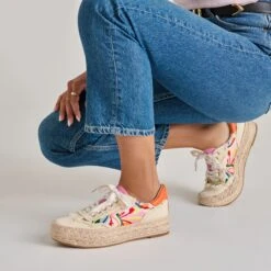 FREDY SNEAKERS FLORAL MULTI CANVAS(Fredy Sneakers Floral Multi Canvas) -Dolce Vita Shop DOLCEVITA SNEAKER FREDY FLORALMULTICANVAS ONFOOT 02