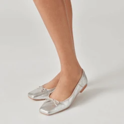 Dolce Vita ANISA BALLET FLATS SILVER DISTRESSED LEATHER(Anisa Ballet Flats Silver Distressed Leather) -Dolce Vita Shop webimage 95E13746 3E08 439D 857CD84CA2549B28